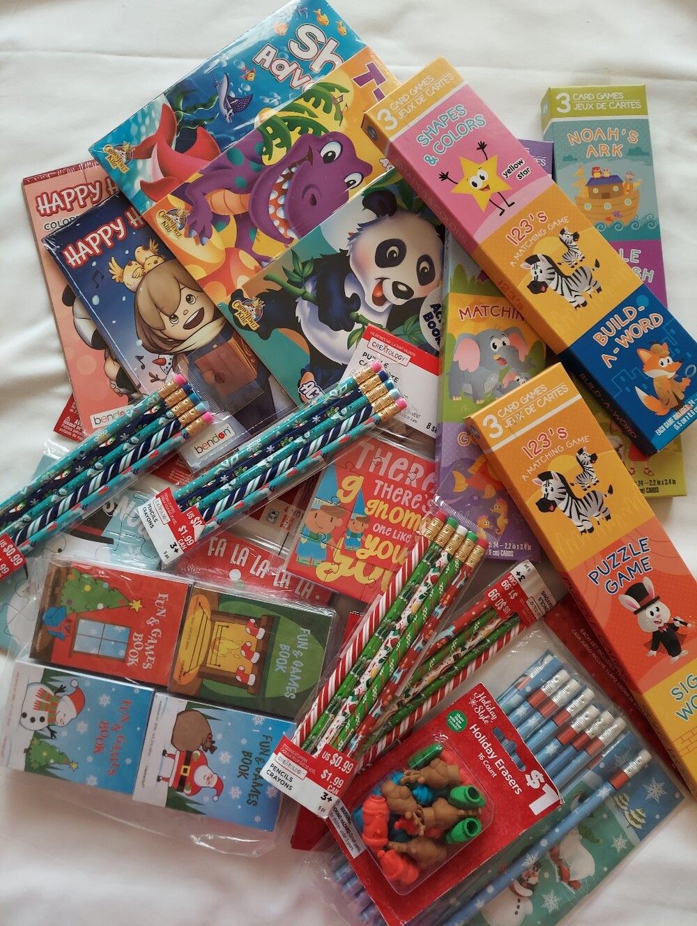 NWT Kids Holiday Party ActivityPack Supplies-Books,Puzzles,Pencils,Games,100+pcs